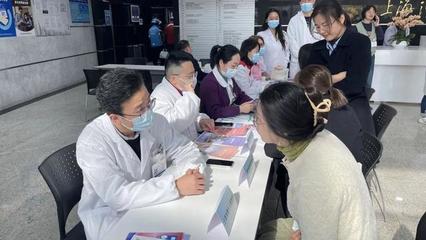 漕河涇開發區健康集市開市,上海八院醫聯體志愿者"出攤"