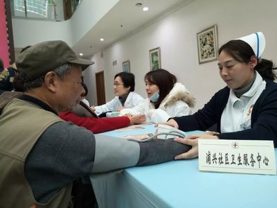 現(xiàn)場 | 不忘醫(yī)者初心、牢記健康使命--中醫(yī)冬令健康咨詢活動(dòng)暖人心