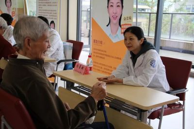 愛滿重陽,情暖人心-- 民革浙江省委會文化服務(wù)團(tuán)、省直綜合服務(wù)團(tuán)牽手浙江涌嘉保險(xiǎn)經(jīng)紀(jì)公司來到濱江綠康陽光家園開展重陽慰老活動